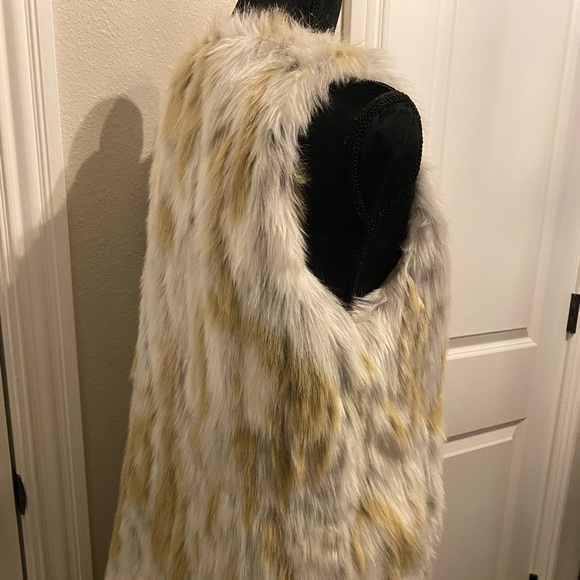 Fur vest size large - Picture 2 of 2